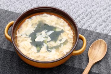 豆苗と卵スープの人気のレシピ。色々な味付けとおすすめの具材