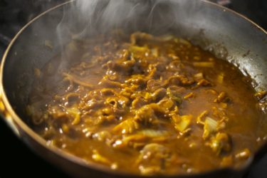 カレー鍋の人気のレシピ。カレー粉や入れる材料やおすすめレシピ