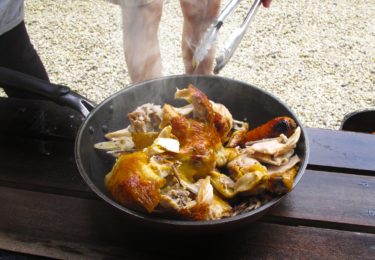 鳥の丸焼きはダッチオーブンがおすすめ、作り方を詳しく解説