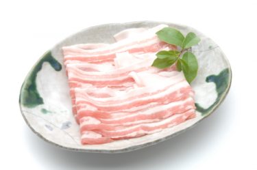 豚肉を解凍する方法夏は常温で戻せばいい？豚肉の使い方